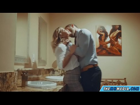 ❤️ Quando uma loira peituda o seduz em um banheiro público Porno vídeo em pt-br.com-porn-kai.ru ﹏